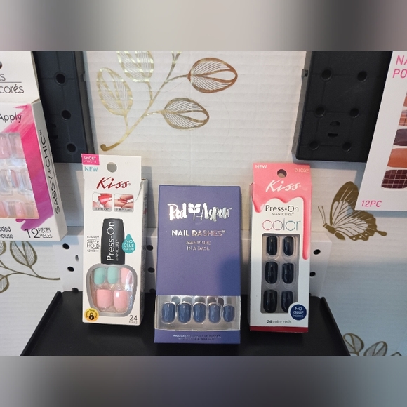 12 sets of artificial nails and 1 set nail wraps - Picture 5 of 9